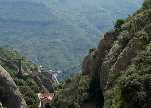 Vista de l´entorn de la Santa Cova / Vista del entorno de la Santa Cova