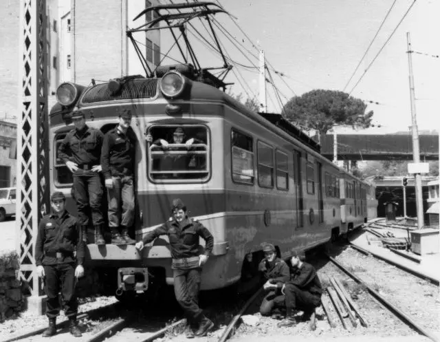 Foto en blanc i negre d'un dels primers trens Granota