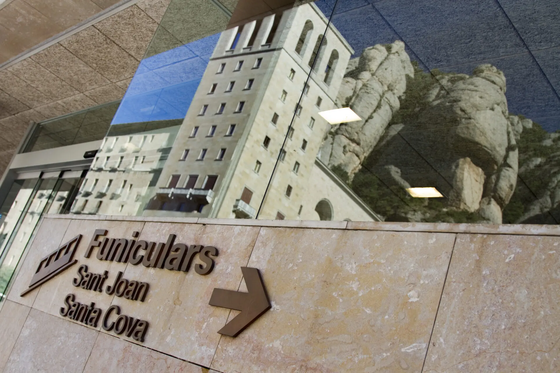 Montserrat_Estacions_Funiculars-scaled