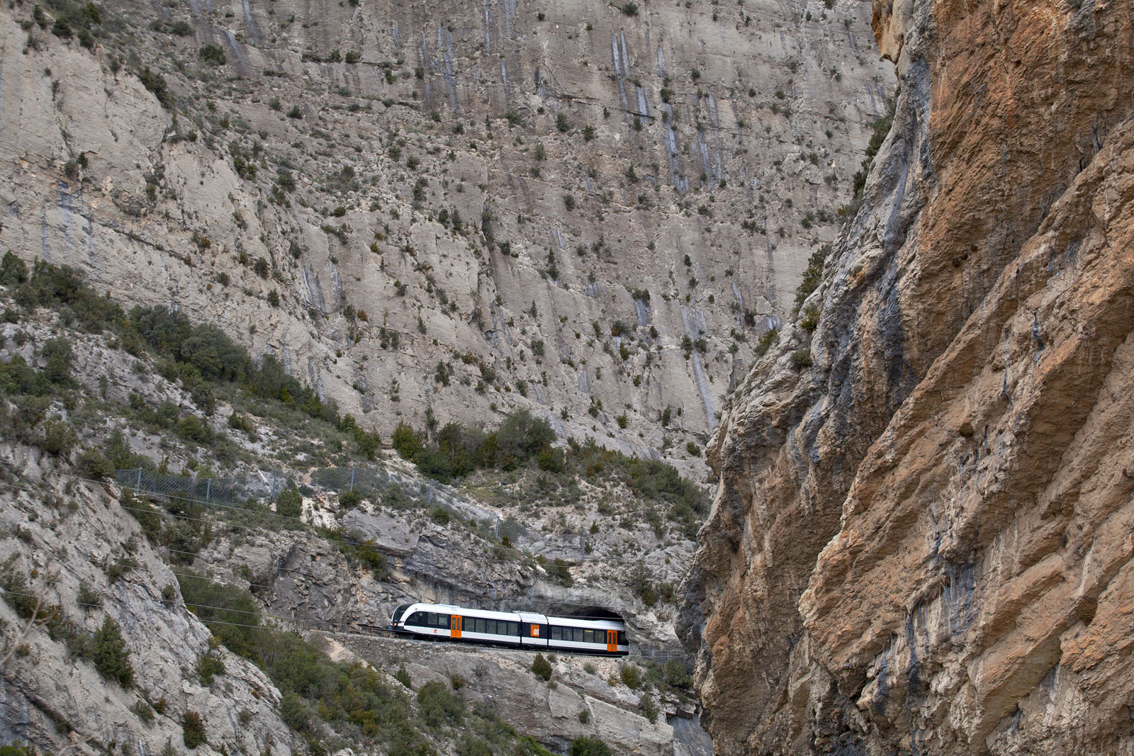 Vista del tren panoràmic al Prepirineu de Lleida / Vista del tren panorámico en el prepirineo de Lleida