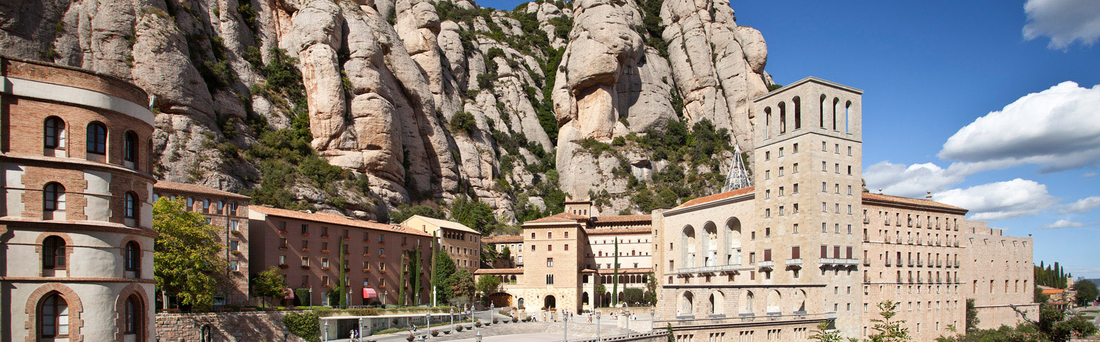 Vista panoràmica del Santuari de Montserrat / Vista panorámica del Santuario de Montserrat