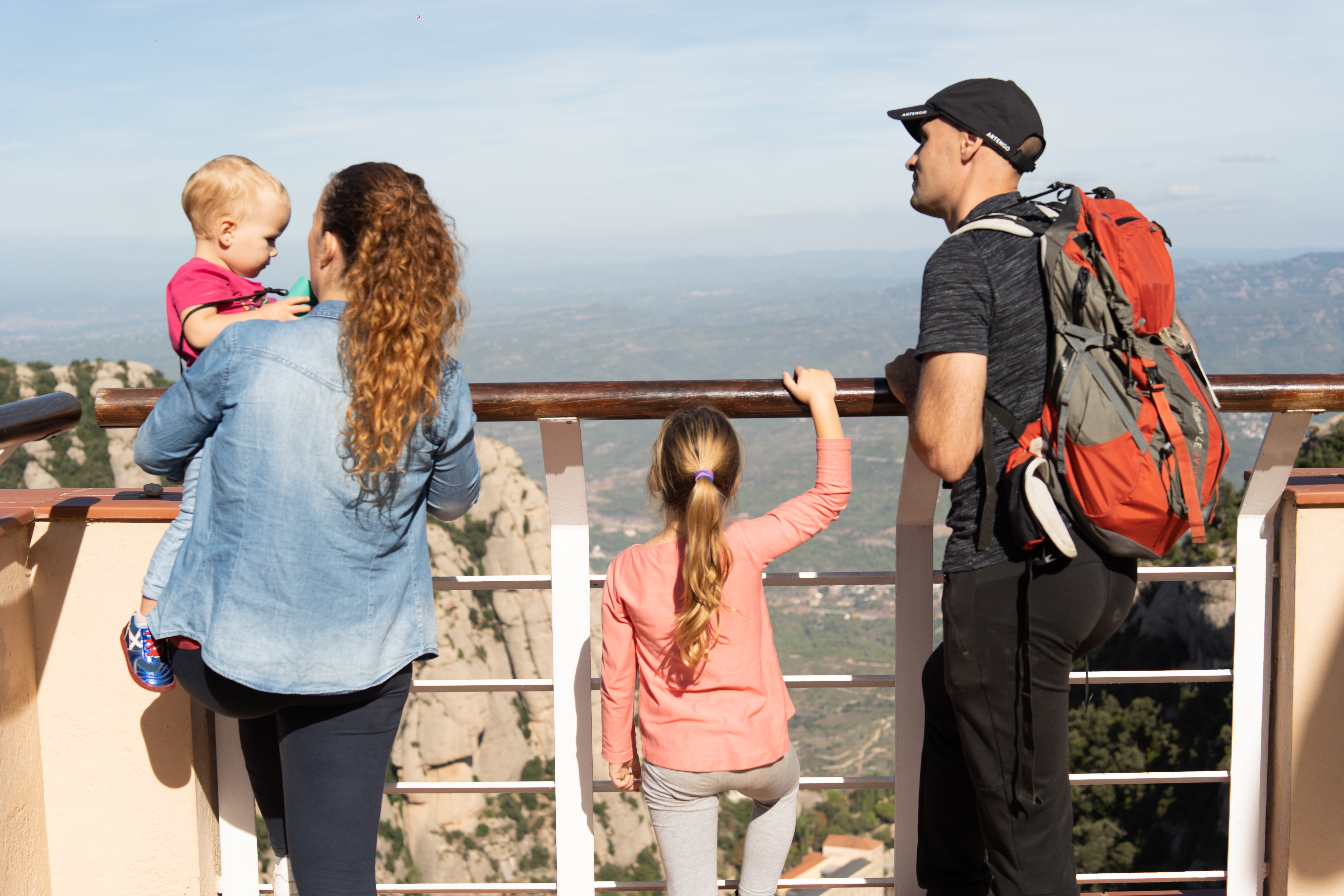 Una família al mirador de Sant Joan / Una familia en el mirador de Sant Joan