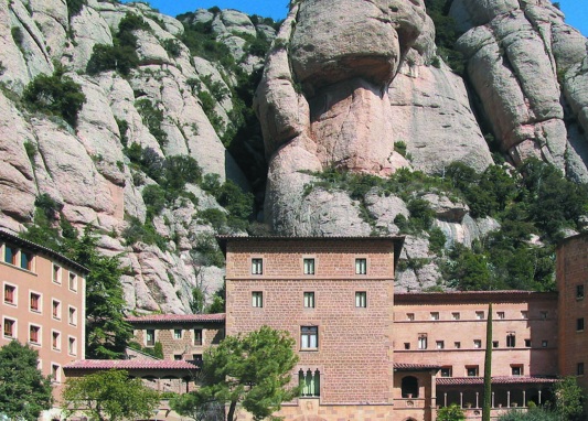 El Santuari de Montserrat contra el seu entorn / El Santuario de Montserrat contra su entorno