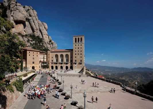 Vista de la plaça i del Santuari de Montserrat / Vista de la plaza y del Santuario de Montserrat