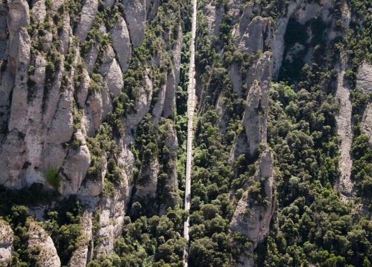 Vista aèria de la ruta del Funicular de Sant Joan / Vista aerea de la ruta del Funicular de Sant Joan