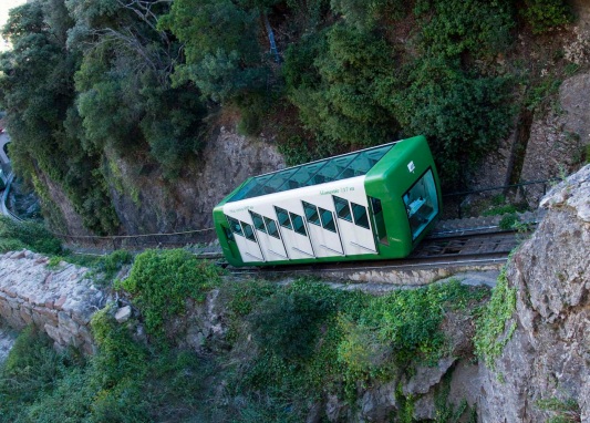 Un tren del Funicular de la Santa Cova / Un tren del Funicular de la Santa Cova