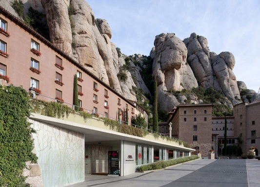 Vista de l'hotel del Santuari de Montserrat / 