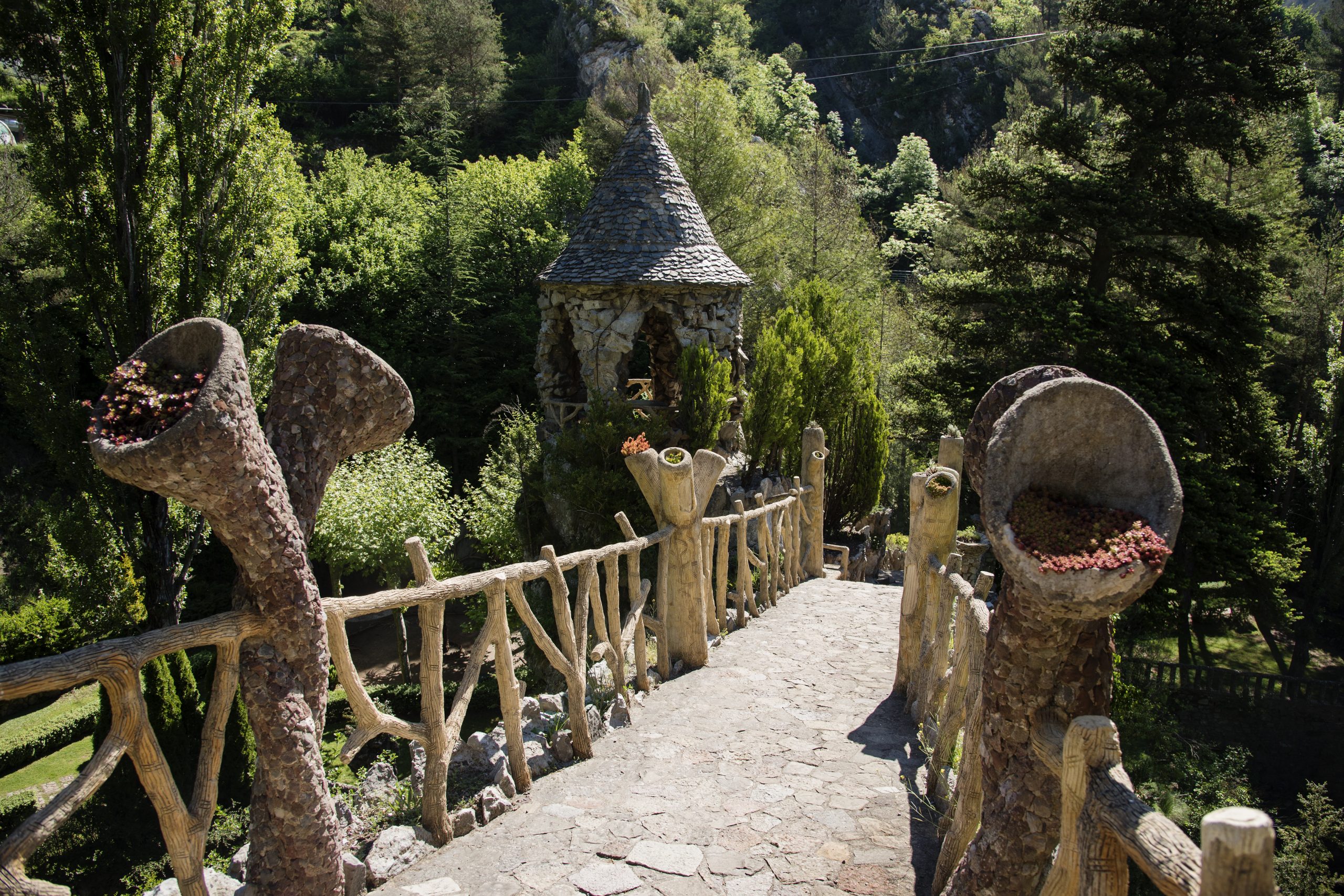 L´entrada als Jardins Artigas, el secret de Gaudí / La entrada a los Jardines de Artigas, el secreto de Gaudí