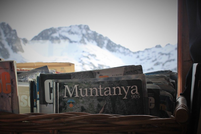 Llibres i revistes sobre la muntanya / Libros y revistas que tratan sobre la Montaña
